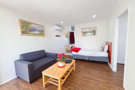 One%20bedroom%20lounge2